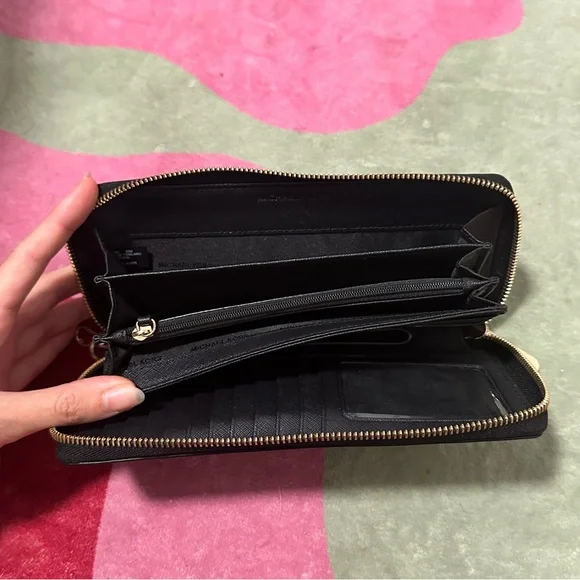 🖤 MICHAEL KORS BLACK WALLET - Picture 6 of 6